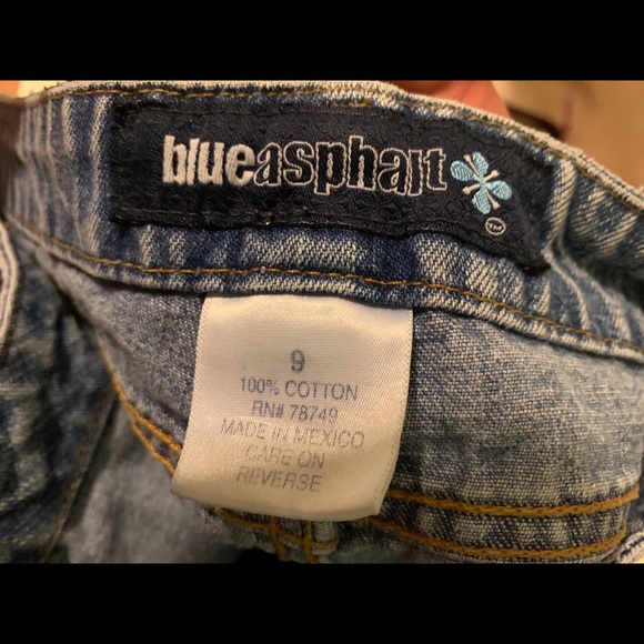 Jean Shorts - Picture 3 of 4